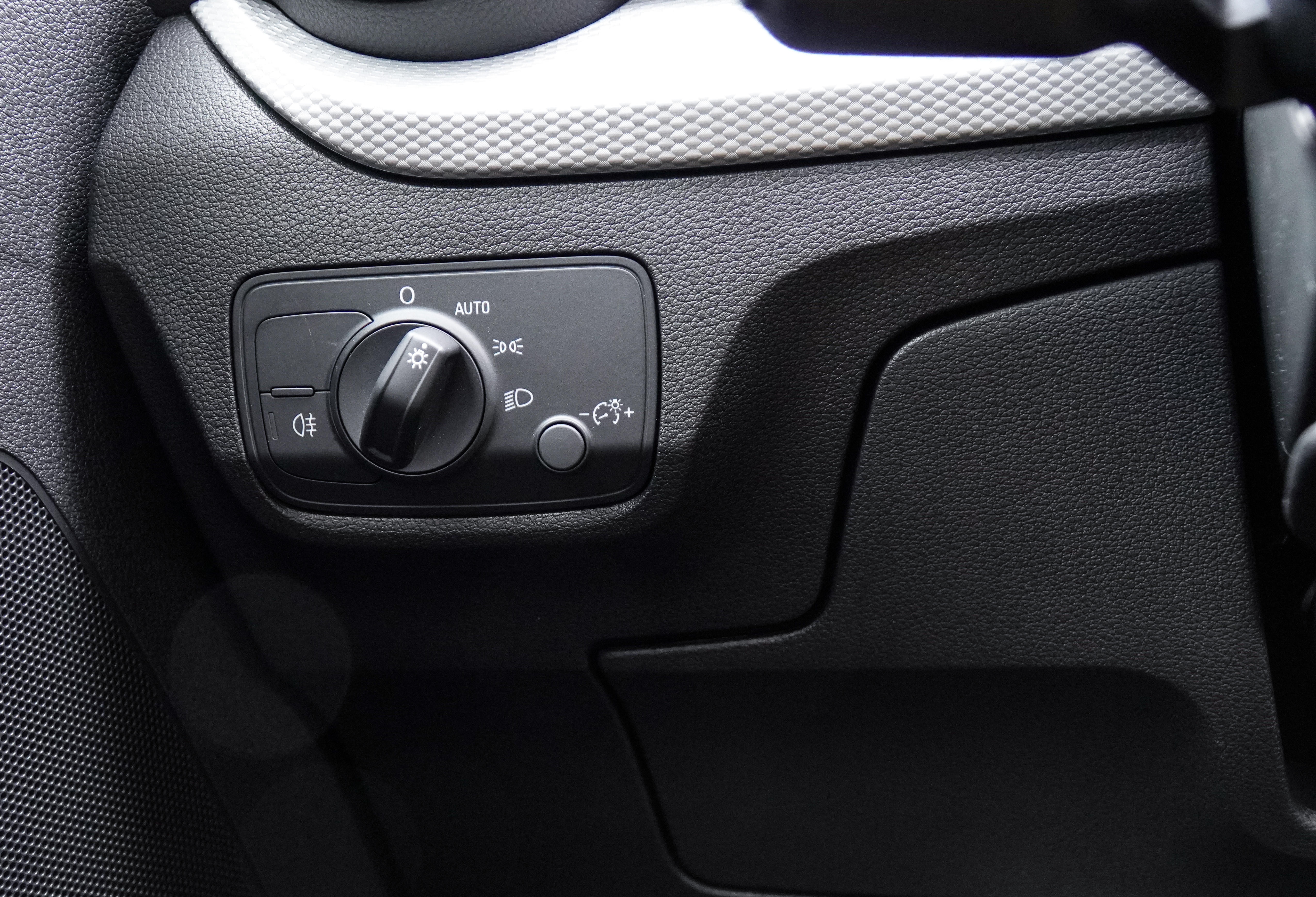 22-Q1_audiQ2_licht.jpg