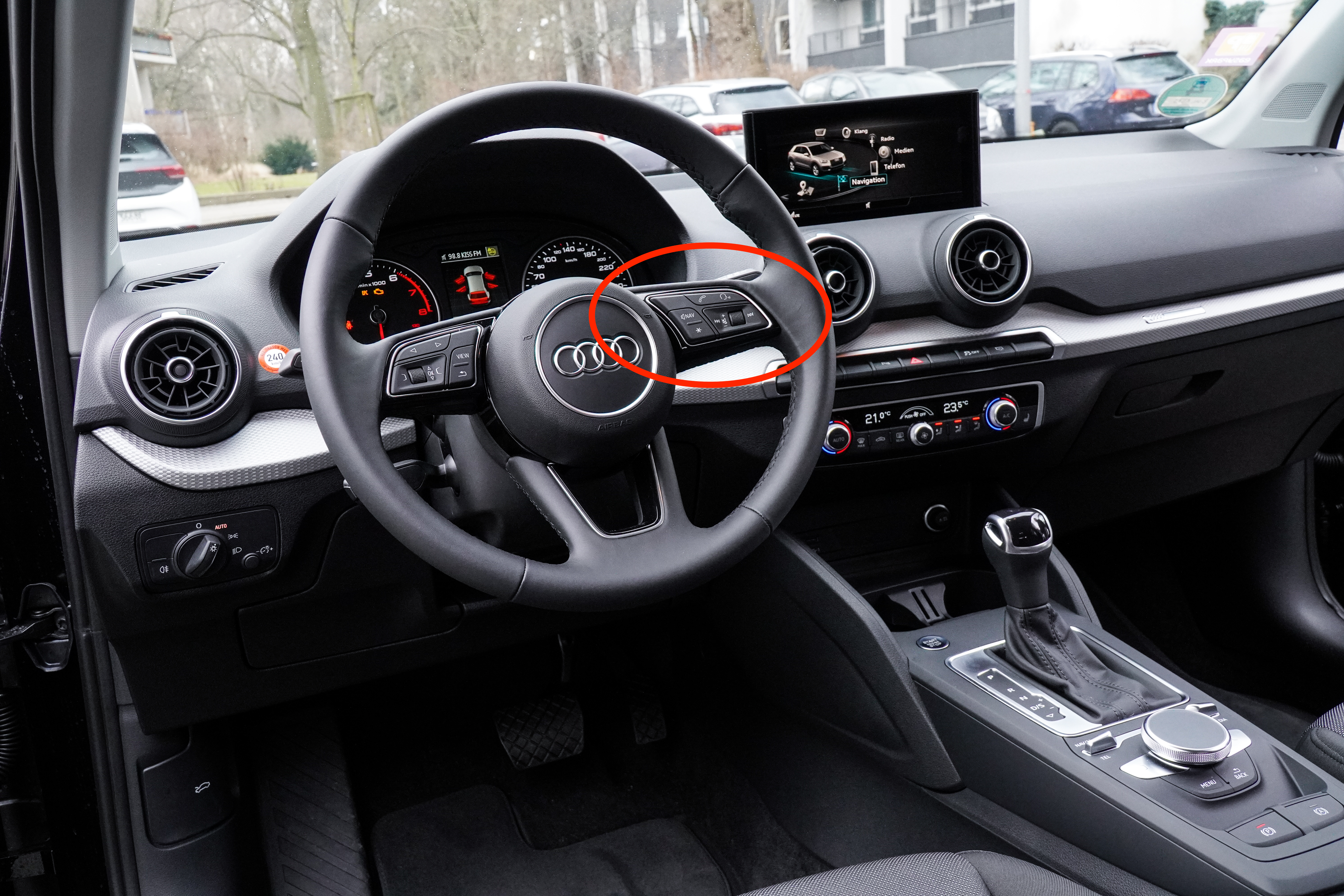 File:Audi Q2 Interieur.jpg - Wikipedia