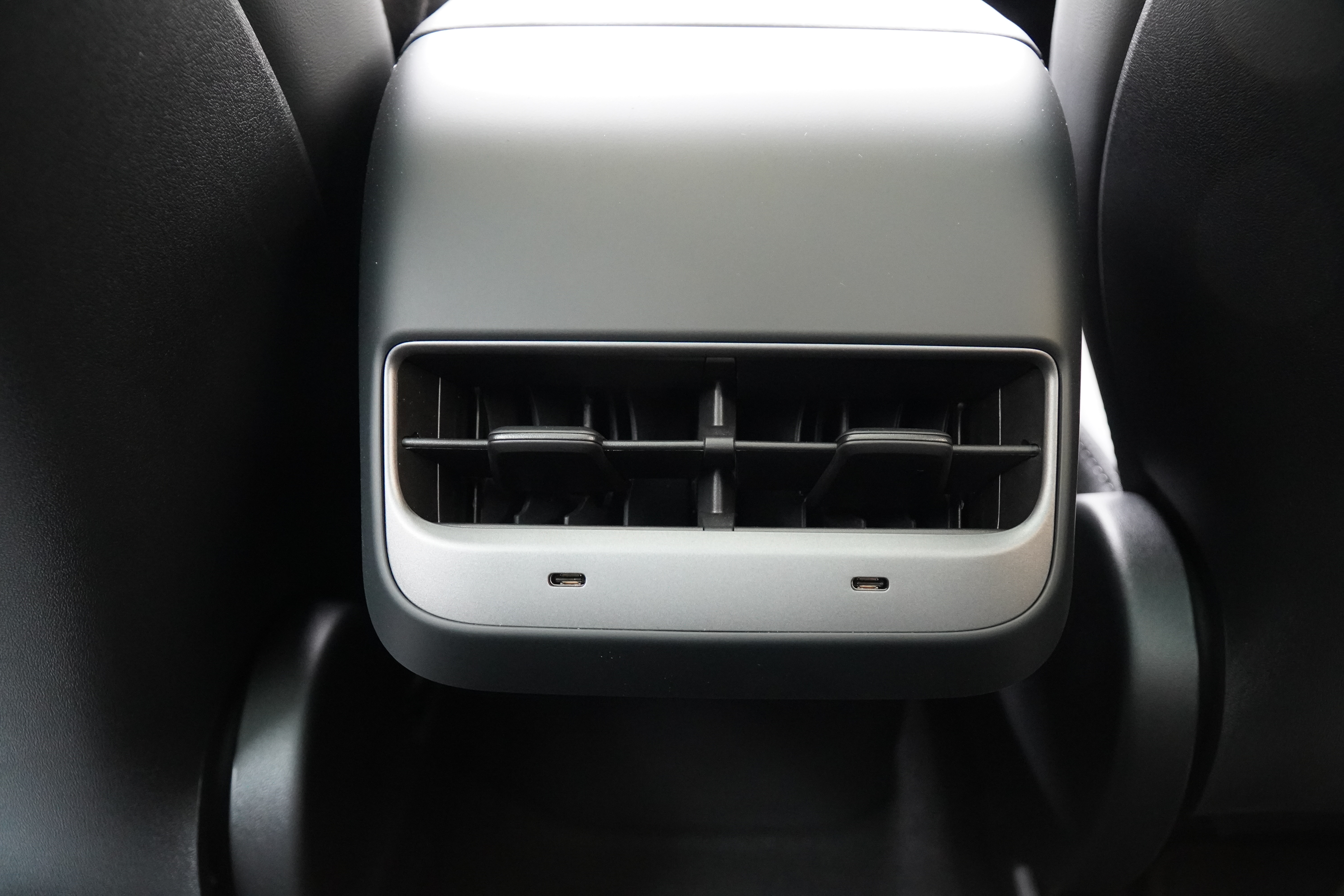 Tesla-3_faq_usb-c.jpg