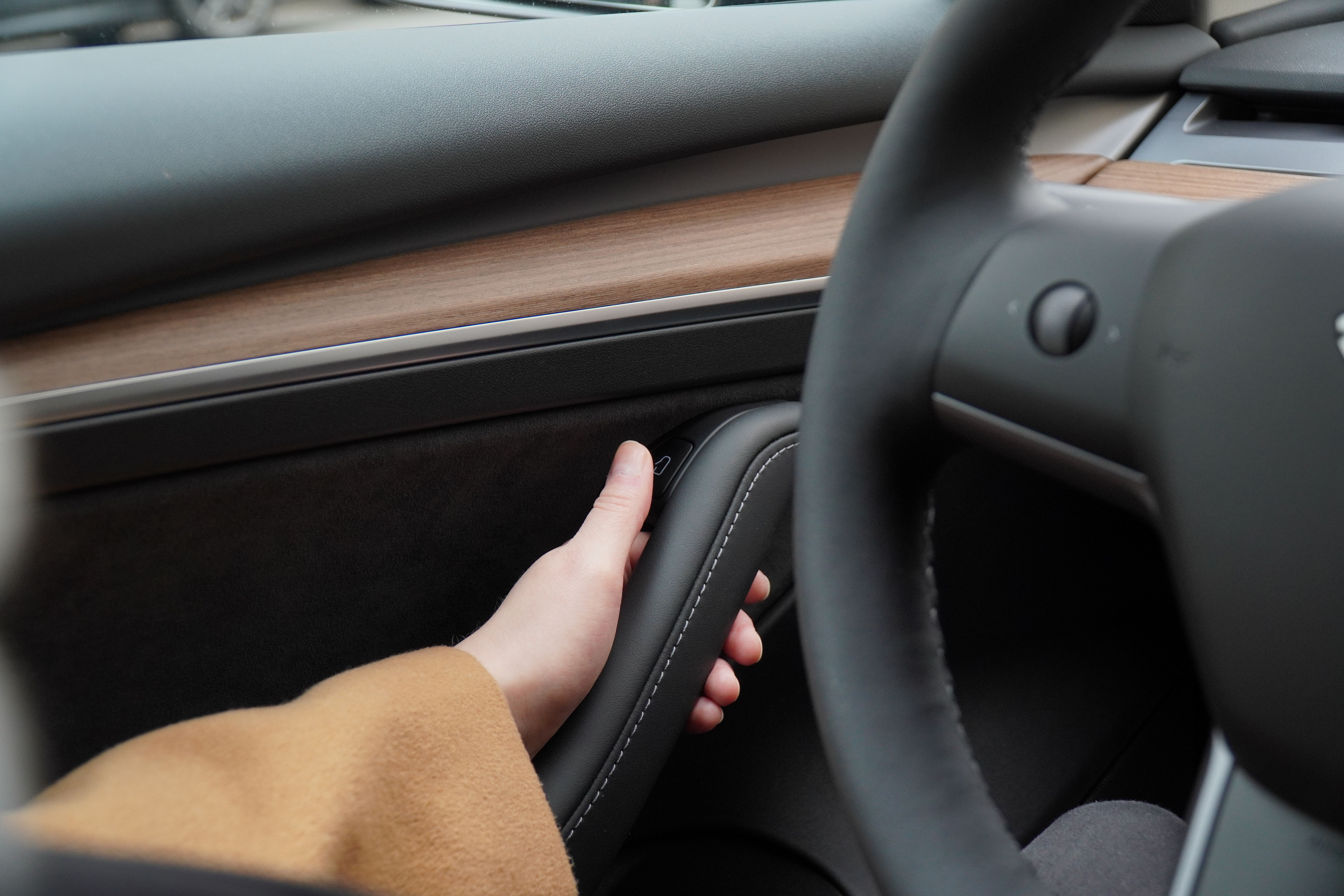 Tesla-3_faq_tuer-oeffnen-innen.jpg